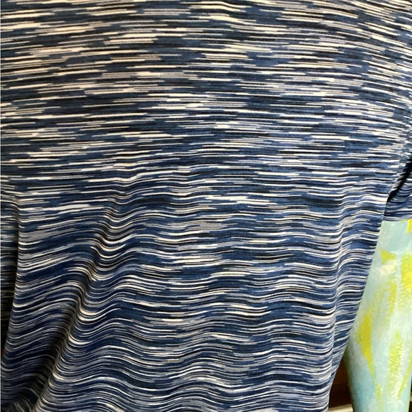 Alfani regular fit v neck tee - Picture 4 of 5